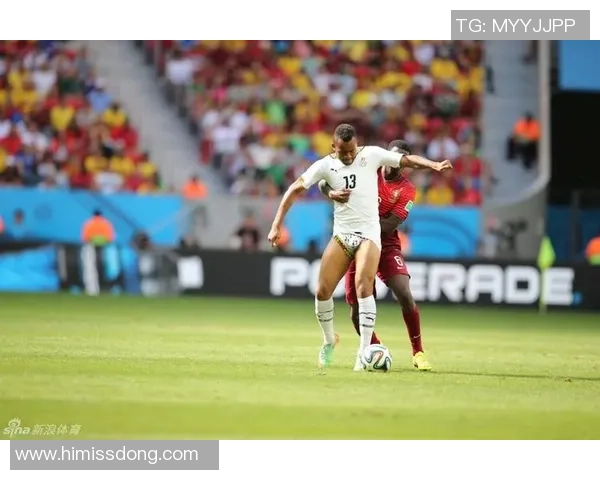 足球球星突发奇招引爆全场意外上演打观众屁股趣味一幕