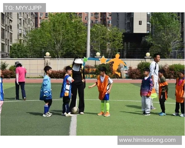 两个小孩选足球球星 谁是你心中的最佳球员 让我们一起见证成长与梦想 两个小孩选足球球星 谁是你心中的最佳球员 让我们一起见证成长与梦想